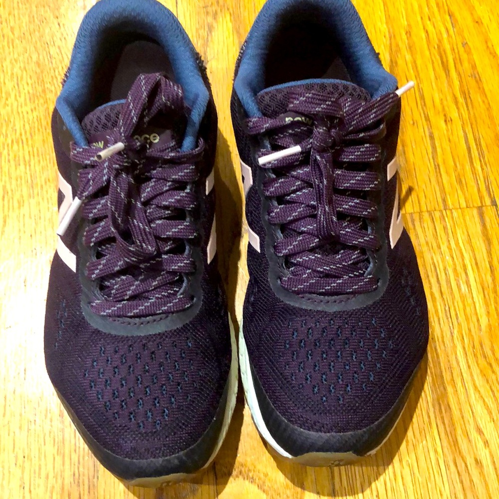 New balance sz5.5 sneakers
